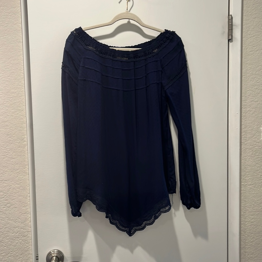 Kori American size L blouse navy with A symmetrical scalloped bottom!